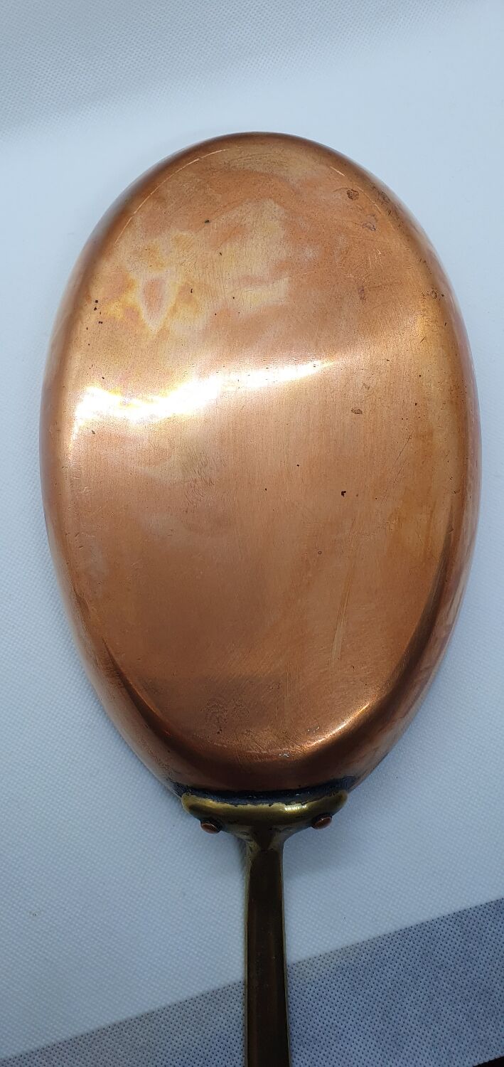 Oval copper stove