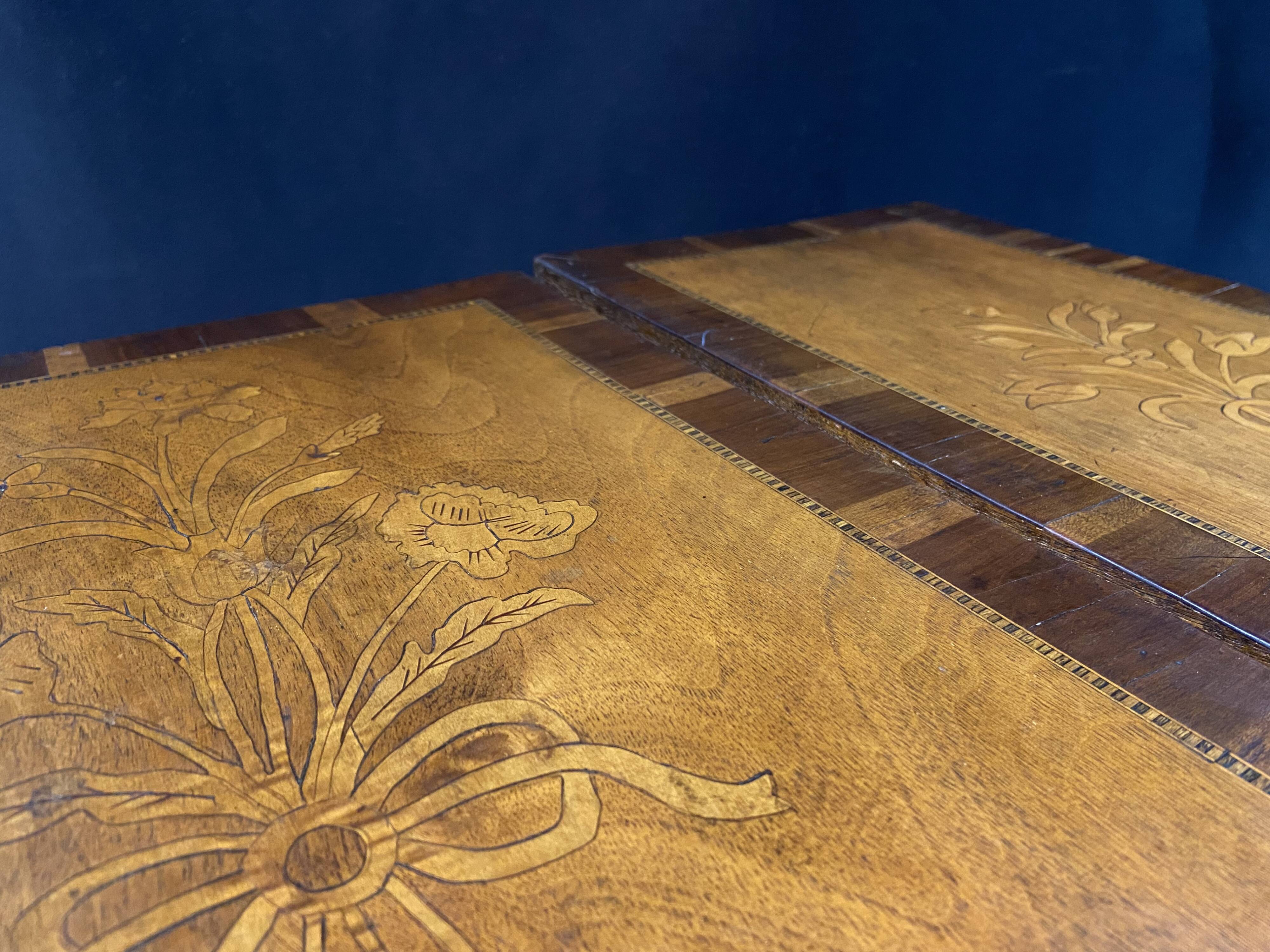 19th-century hairdresser with marquetry decoration on oak in the Louis XV Transition style.