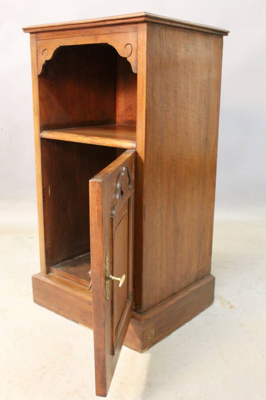 English Mahogany Nightstand 1900