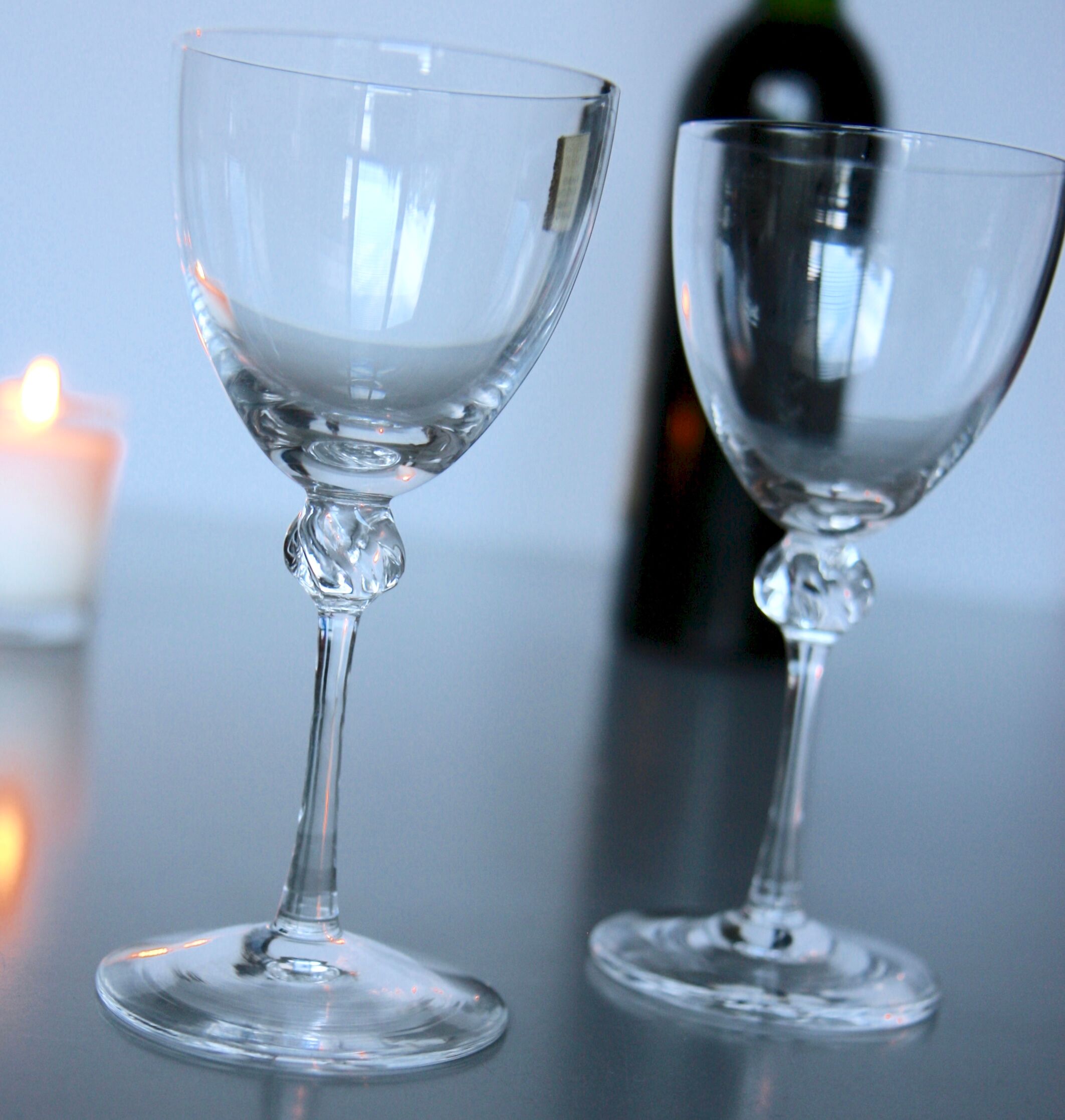 Set of two Daum glasses, Bolero model.
