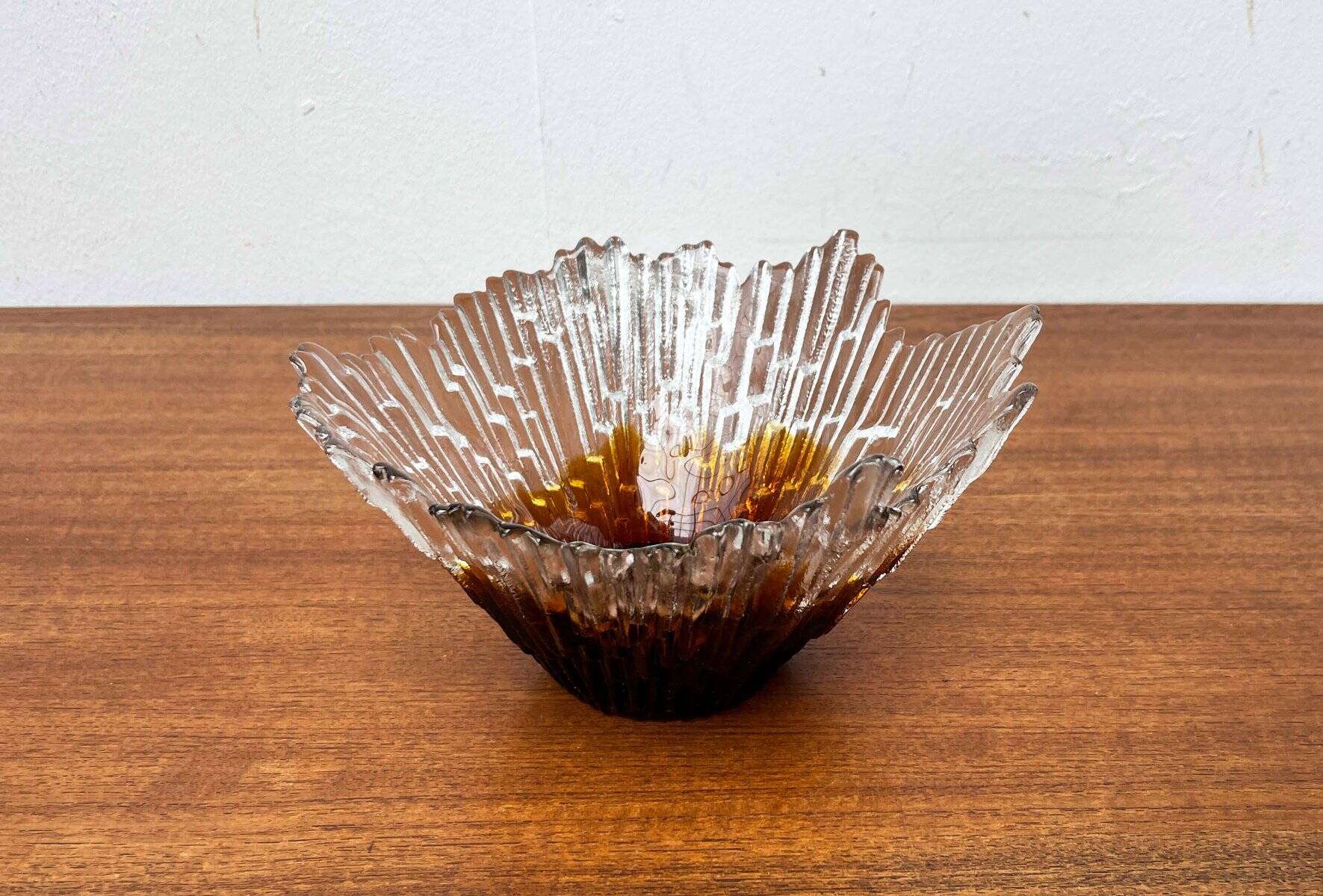 Glass bowl from the modern Revontulet series by Tauno Wirkkala for Humppila, Finland, 1960s.