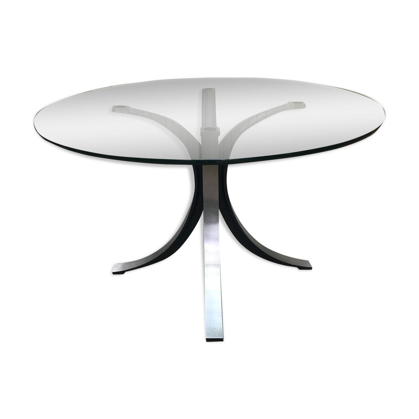 Dining table by Osvaldo Borsani