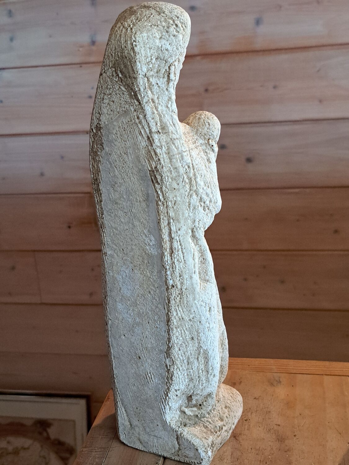 Statue en pierre Vierge à la boule