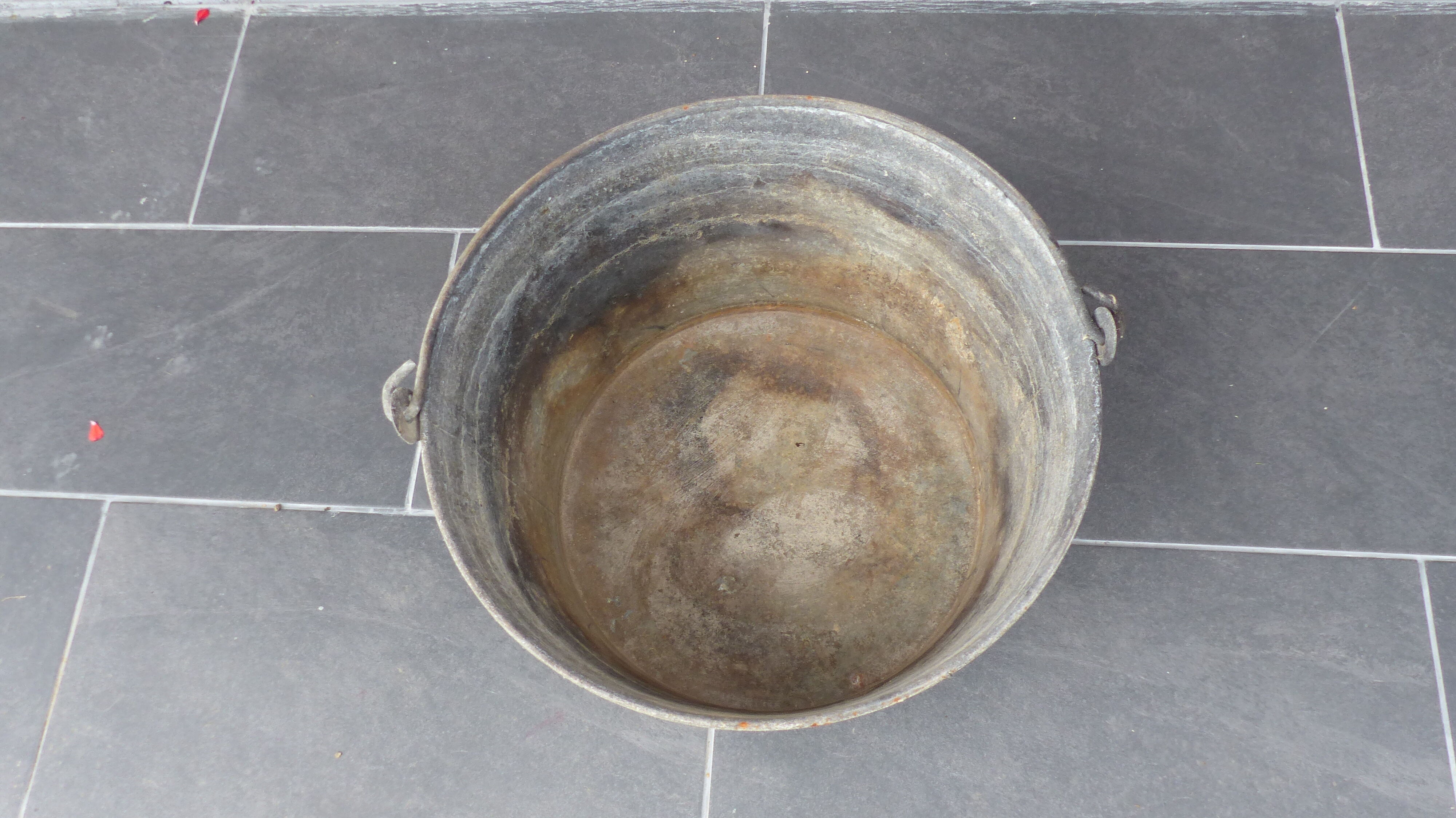Zinc bucket