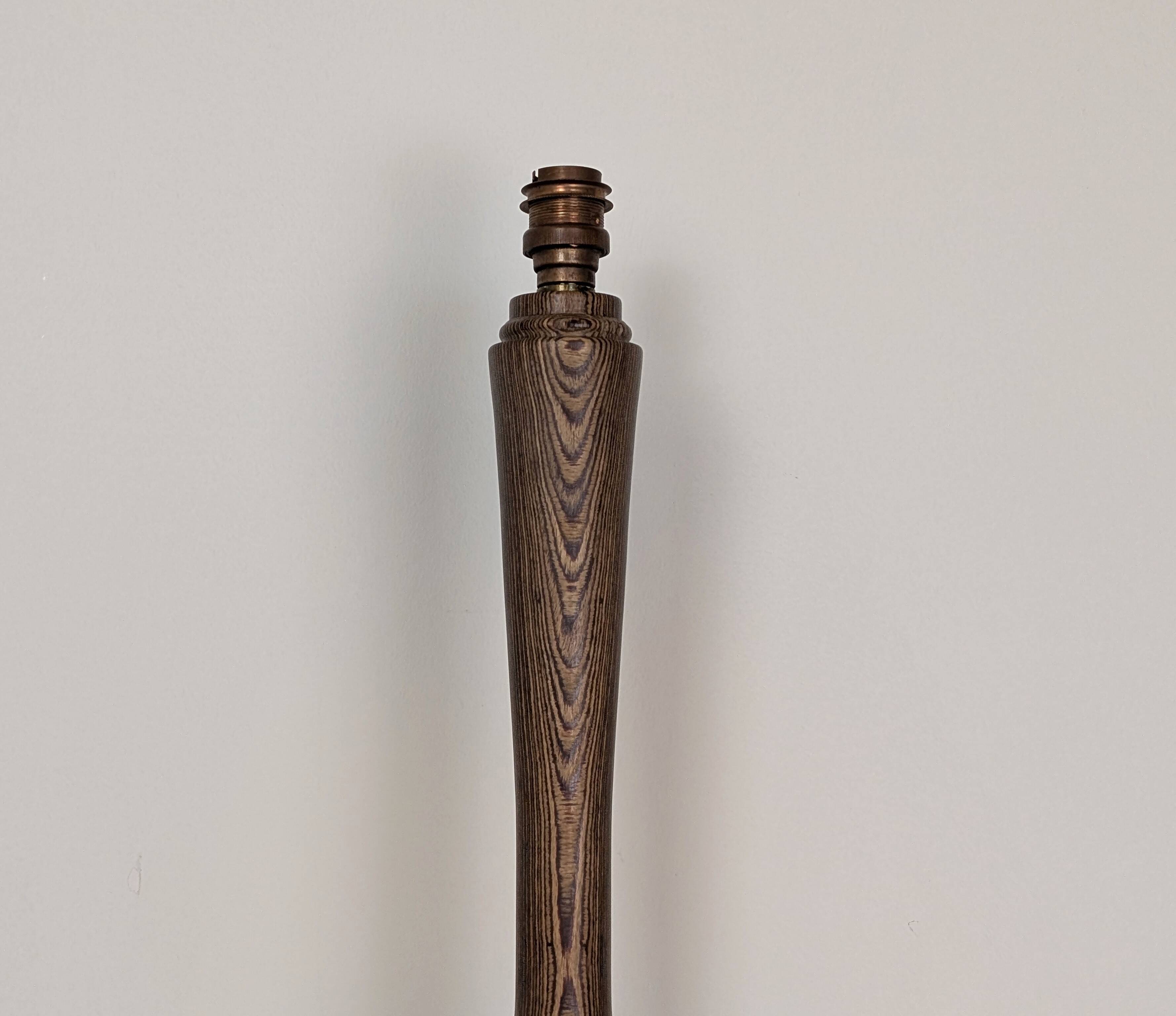 Lampe en bois tourné