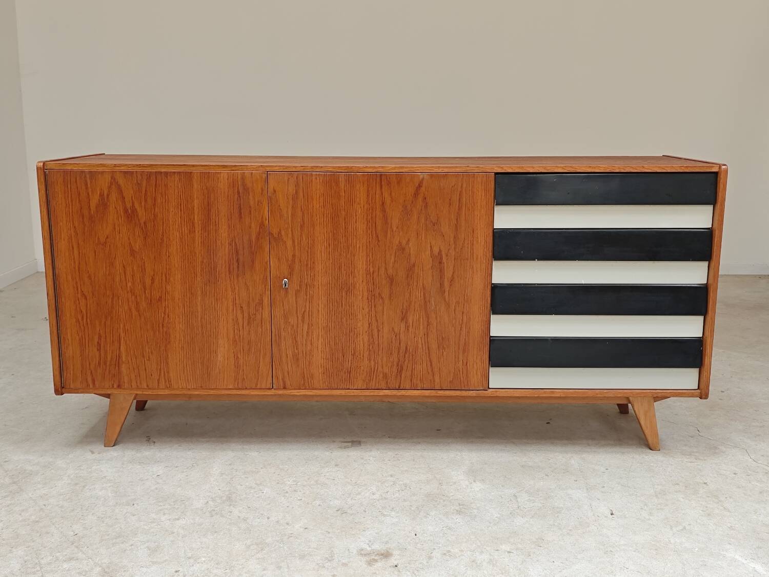 Enfilade U 460 black and white Jiri Jiroutek for Interiér Praha 1960