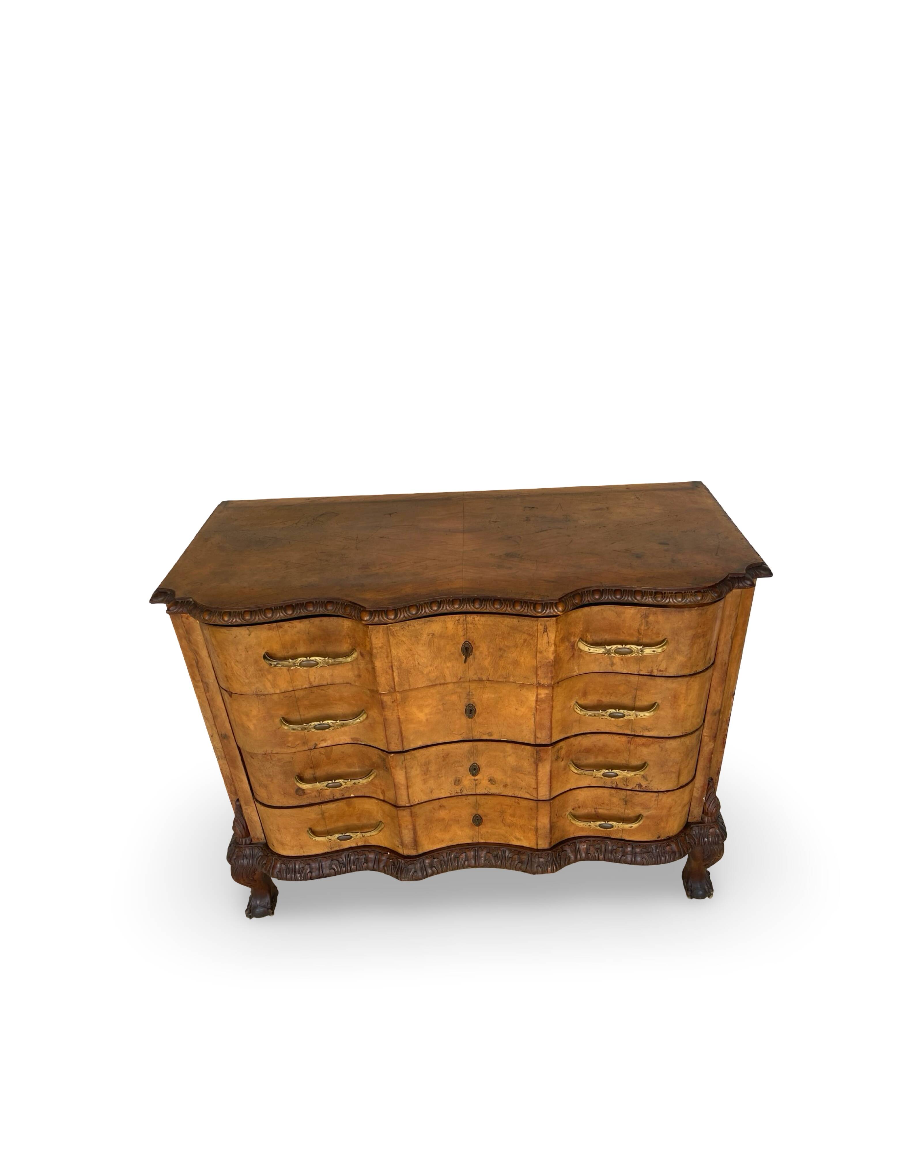 Commode italienne des années 1920.