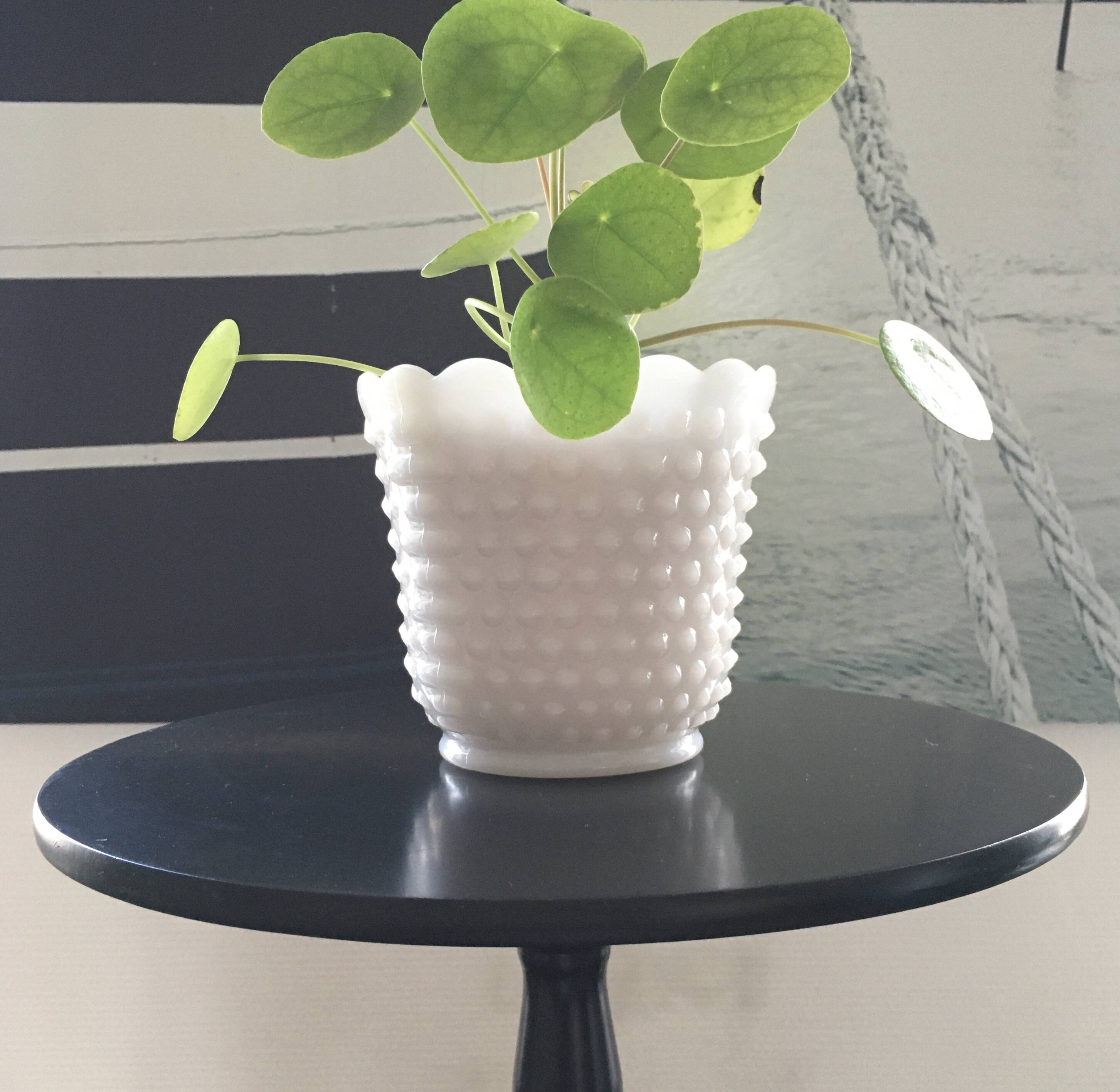 Tripod plant stand pedestal