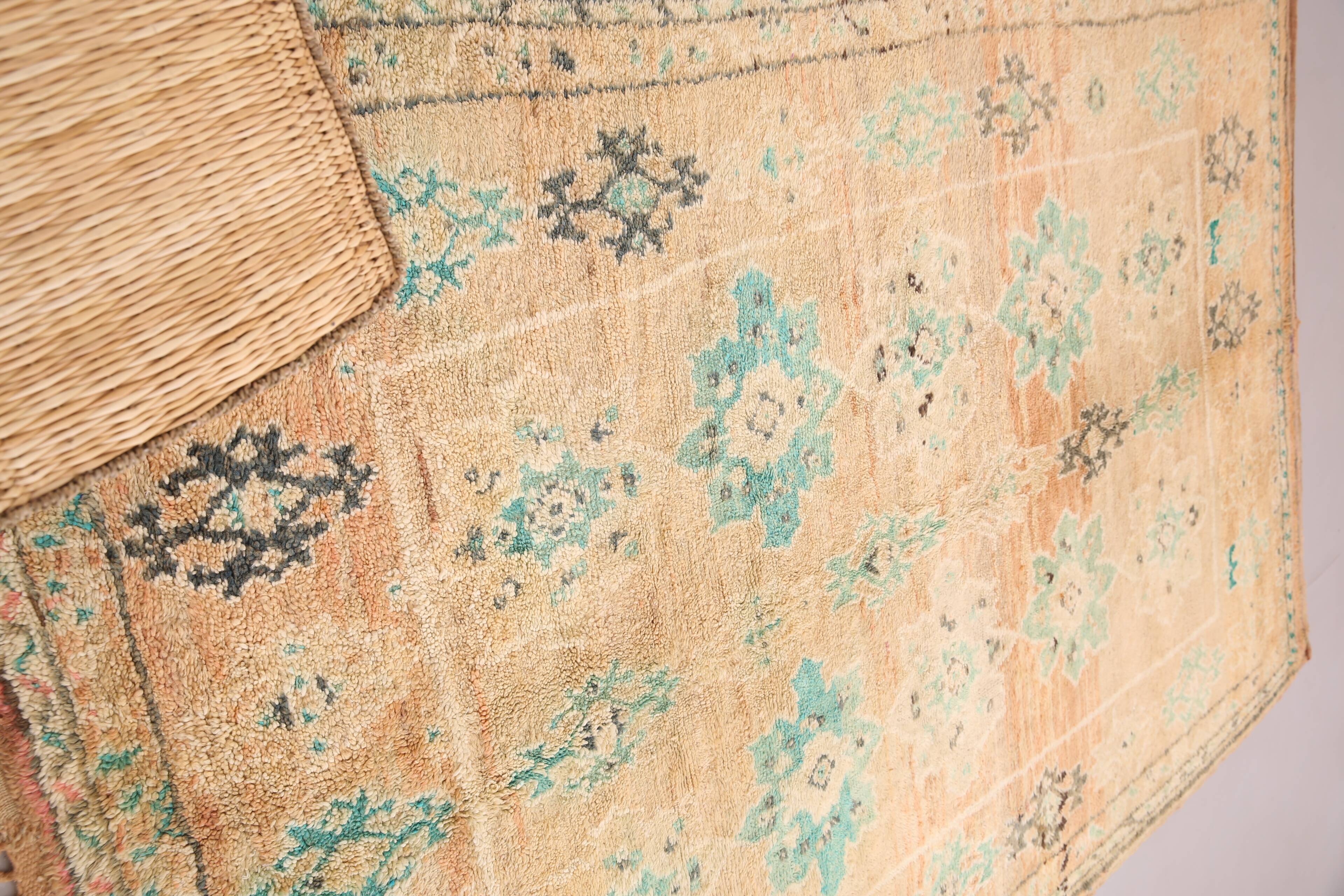 Large Vintage Boujaad Rug 207 x 325 cm - Peach Moroccan rug - Berber Rug