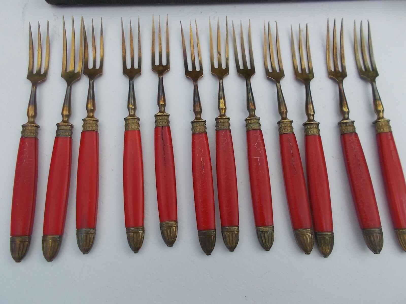 Housewife covered dessert red handle