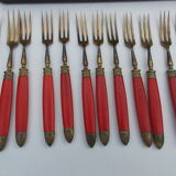 Housewife covered dessert red handle