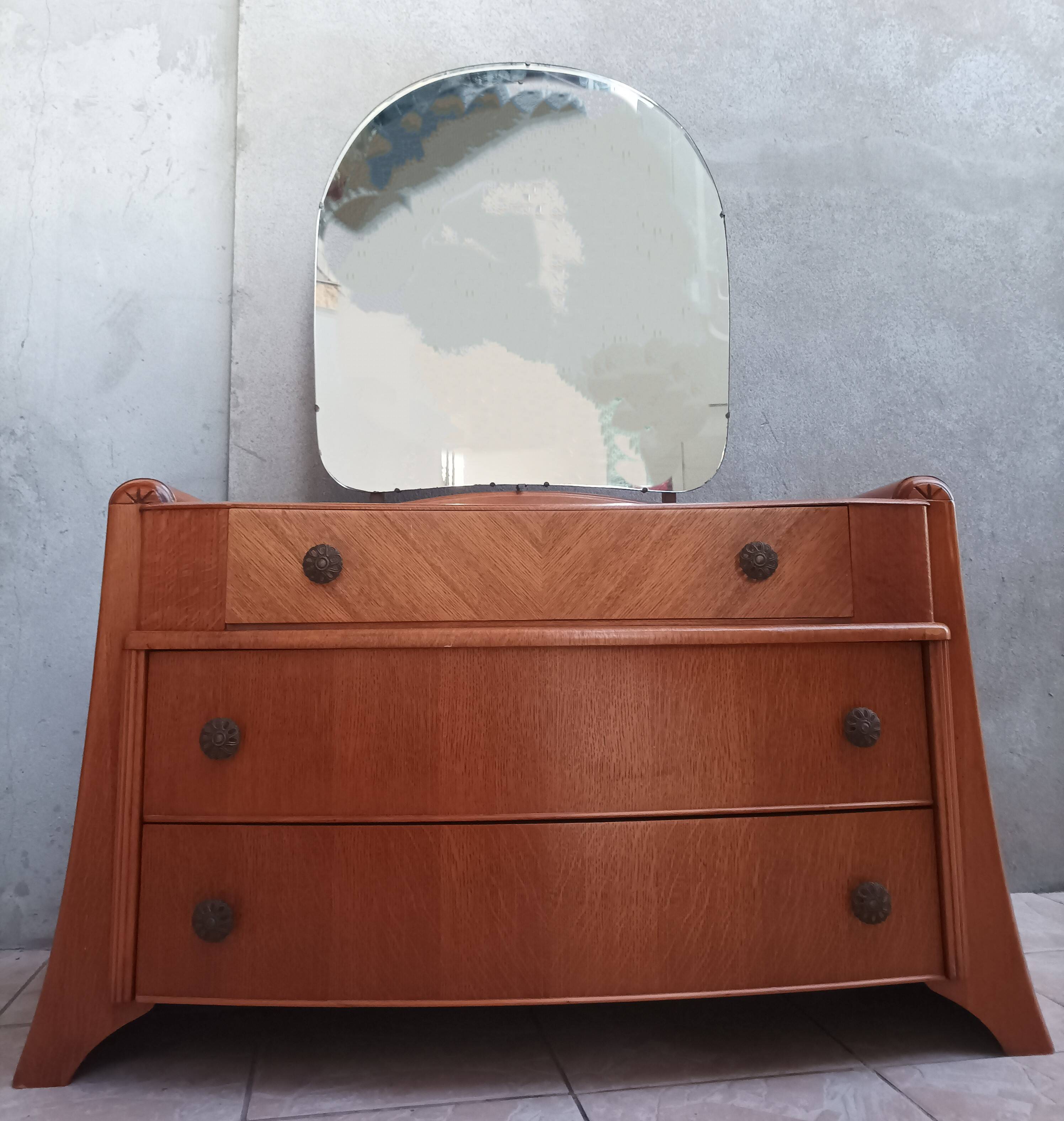 Austinsuite dressing table chest of drawers in Art Deco style oak 1960