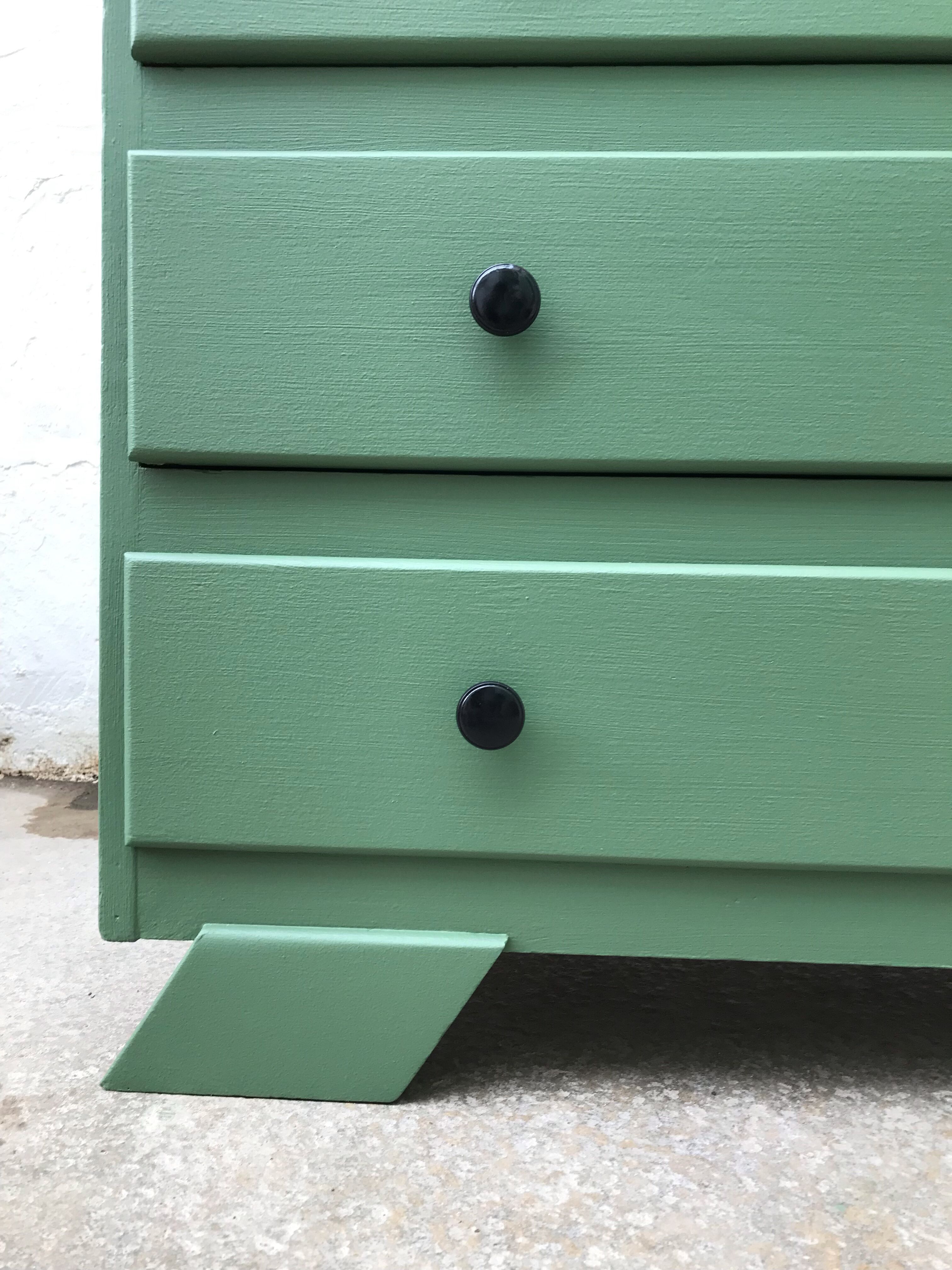 Commode year 30 Green Eucalyptus from Resources