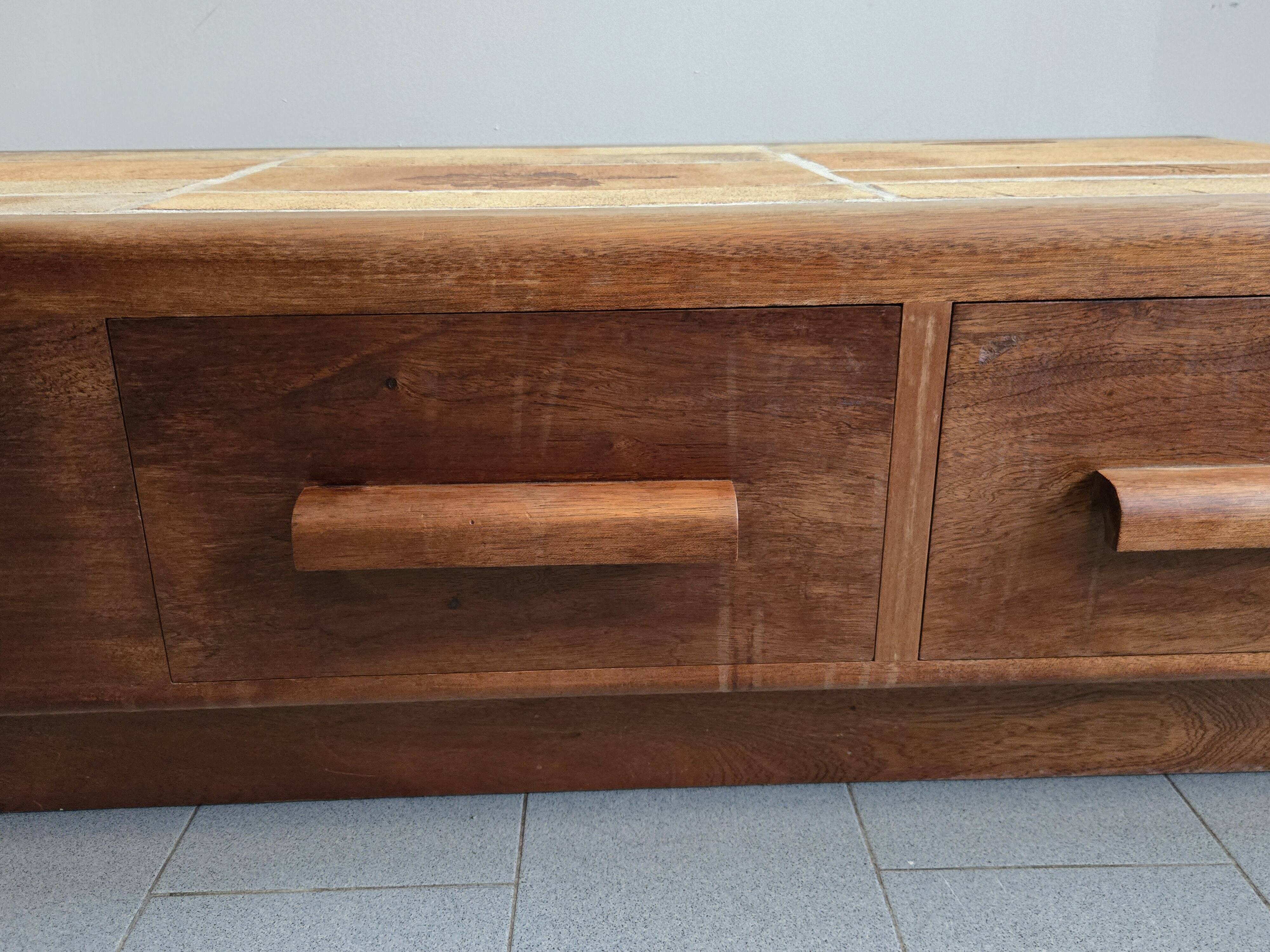 Vintage 1970 coffee table in solid oak & ceramic