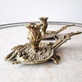 Deux bougeoirs à mains ancien en bronze doré ciselé