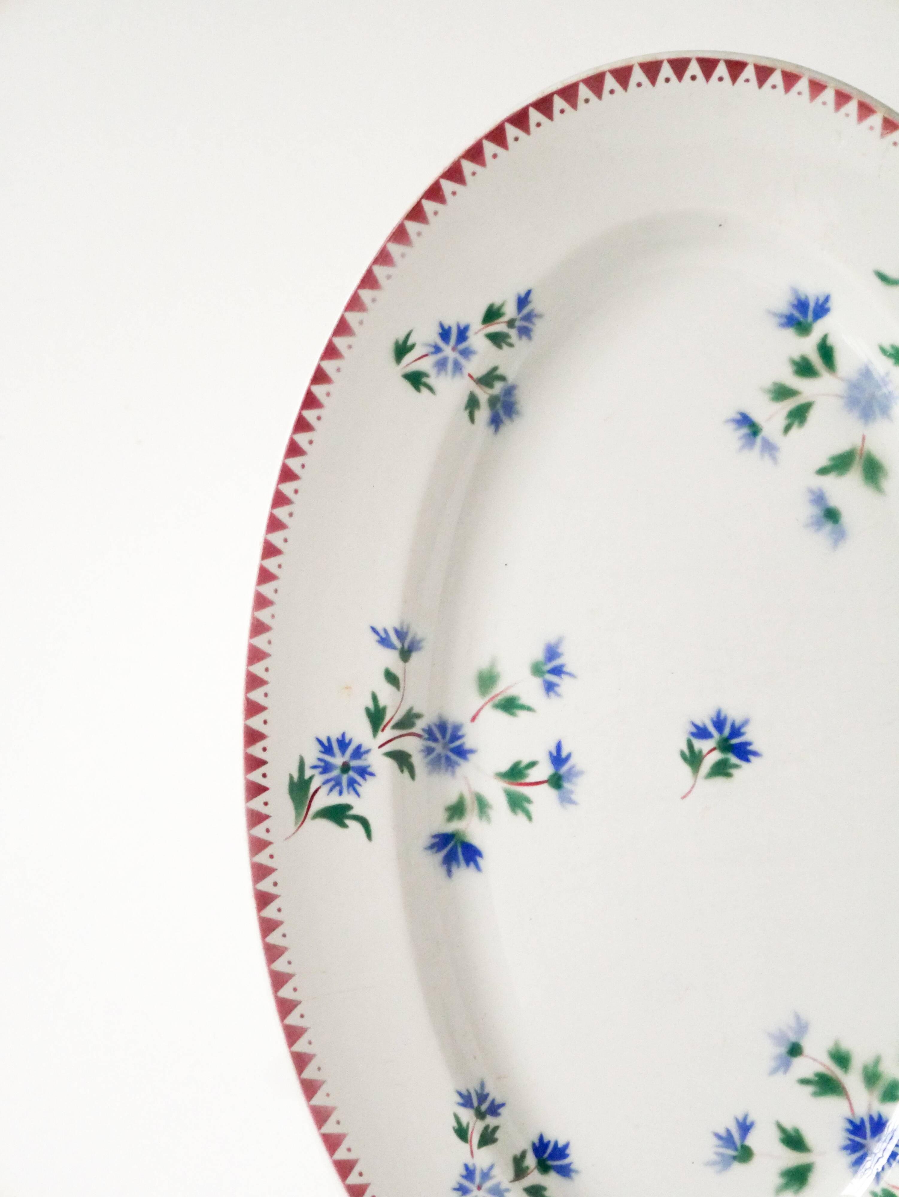 Oval platter from Sarreguemines, Gilbert pattern, early 20th century