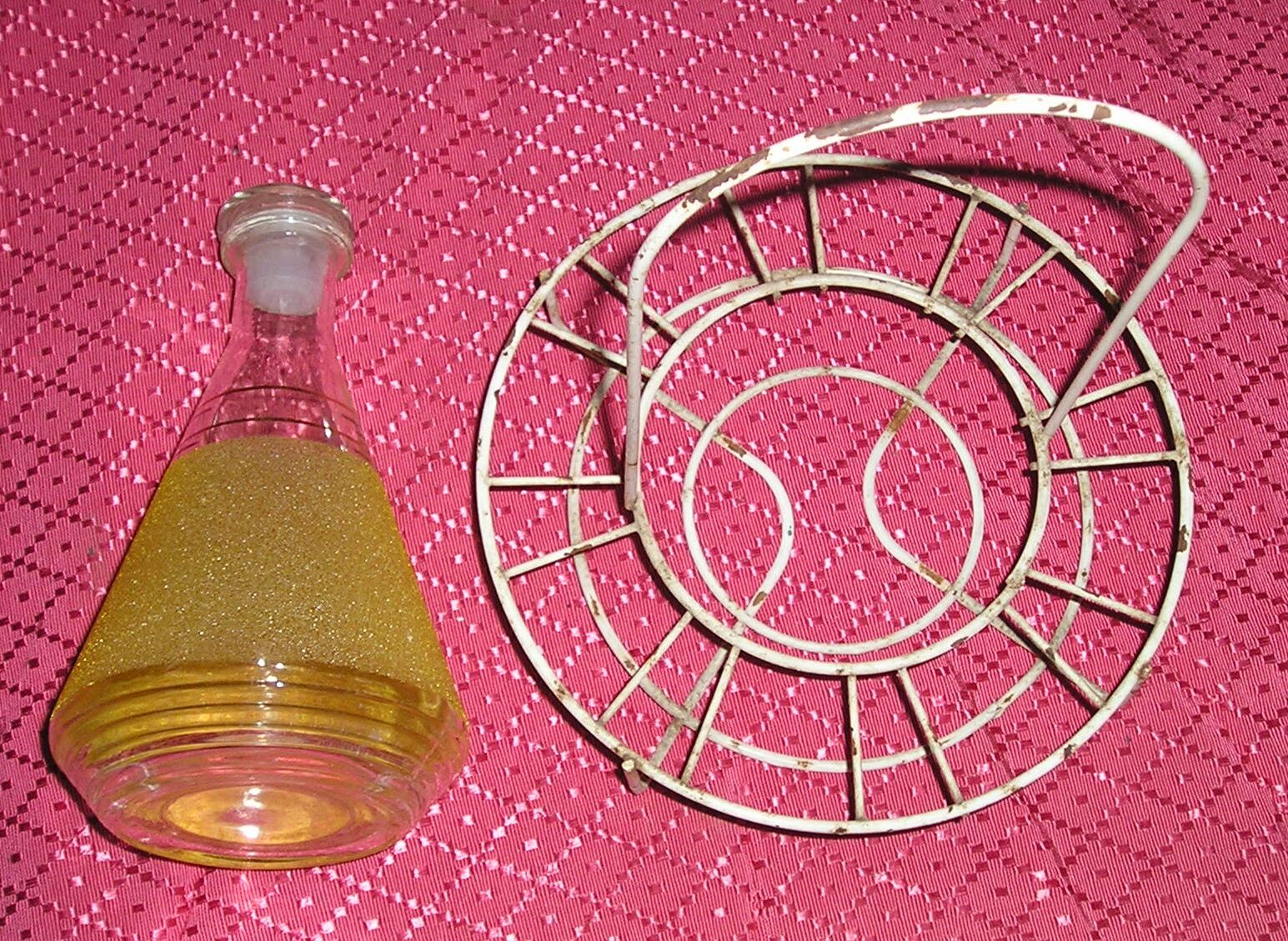 Service liquor Granita yellow glass with metal display stand, 60s/70s