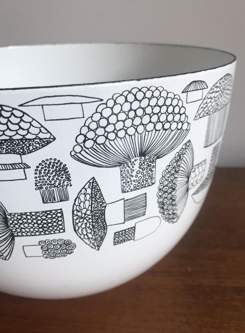 Enamelled metal bowls by Kaj Franck for Arabia 1950s