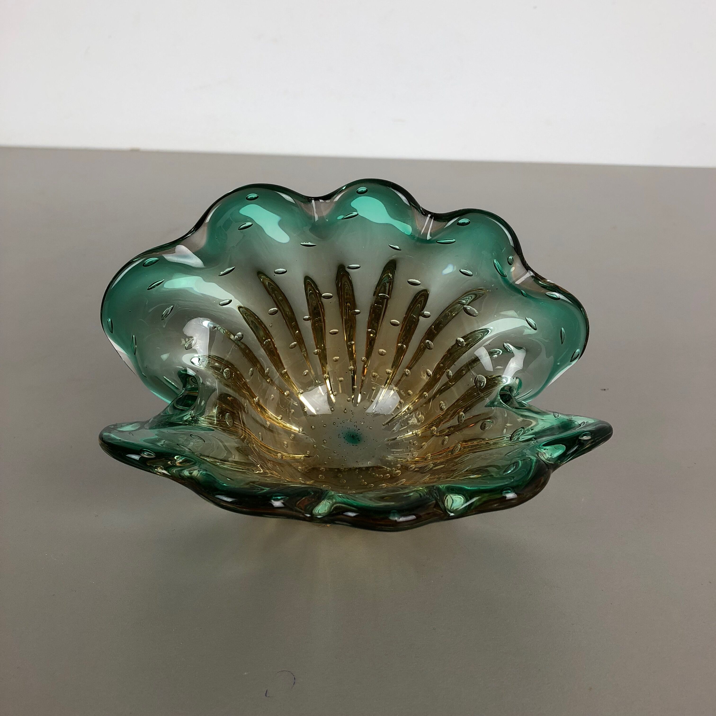 Seguso Bullicante bubble Murano glass shell bowl, 1970s