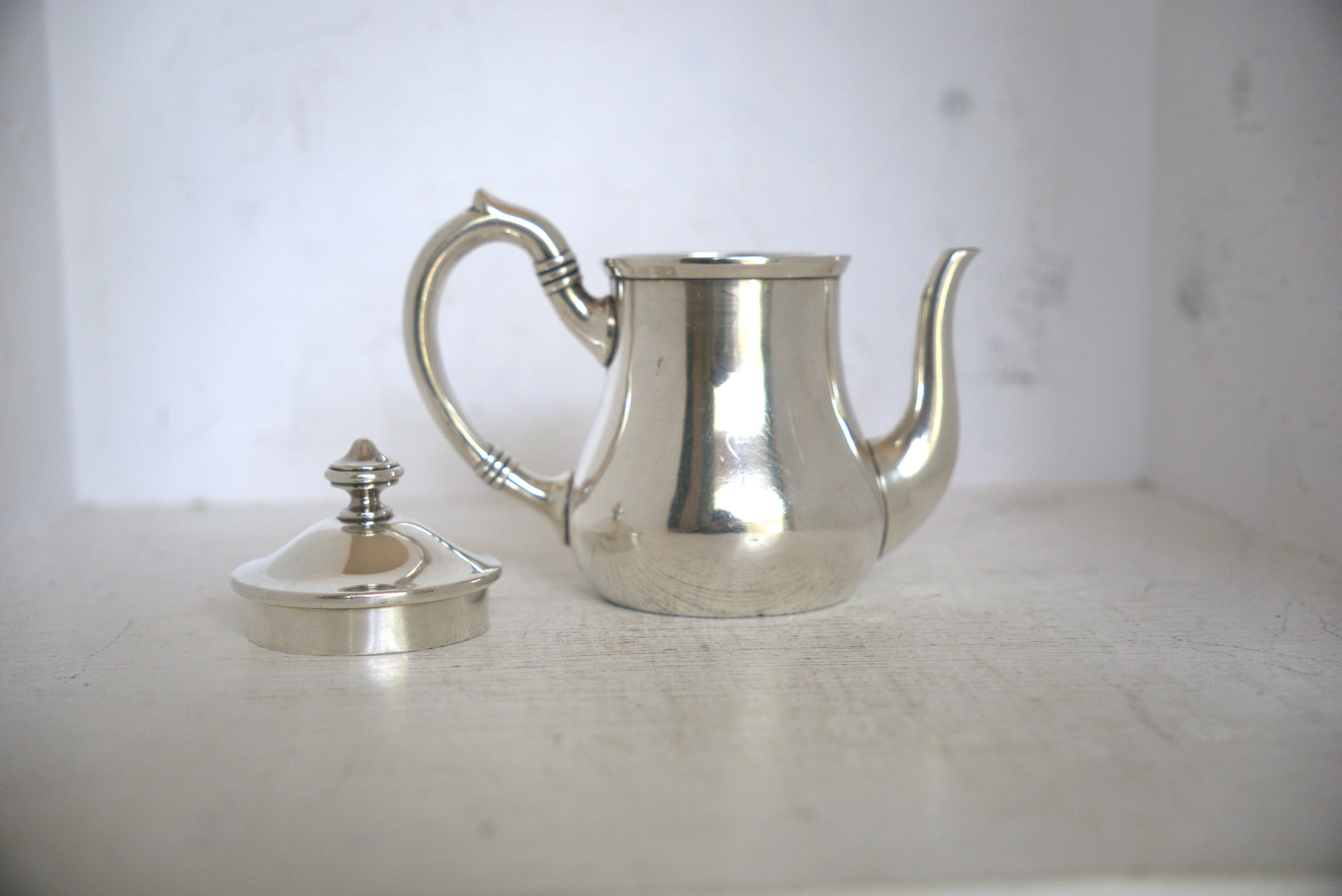Paire de cafetières plaqué argent