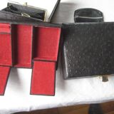 Box a bijoux ancien leather on wood satin interior and red velvet, with compartment