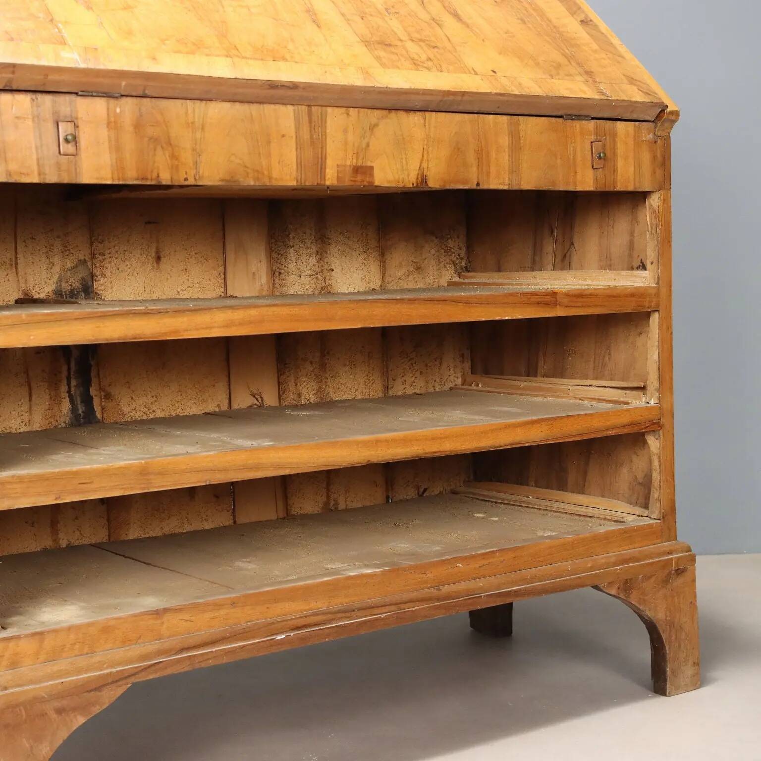 Antique walnut and walnut burl commode, poplar, Italy, 18th century.