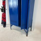 Metal locker with metal rivets
