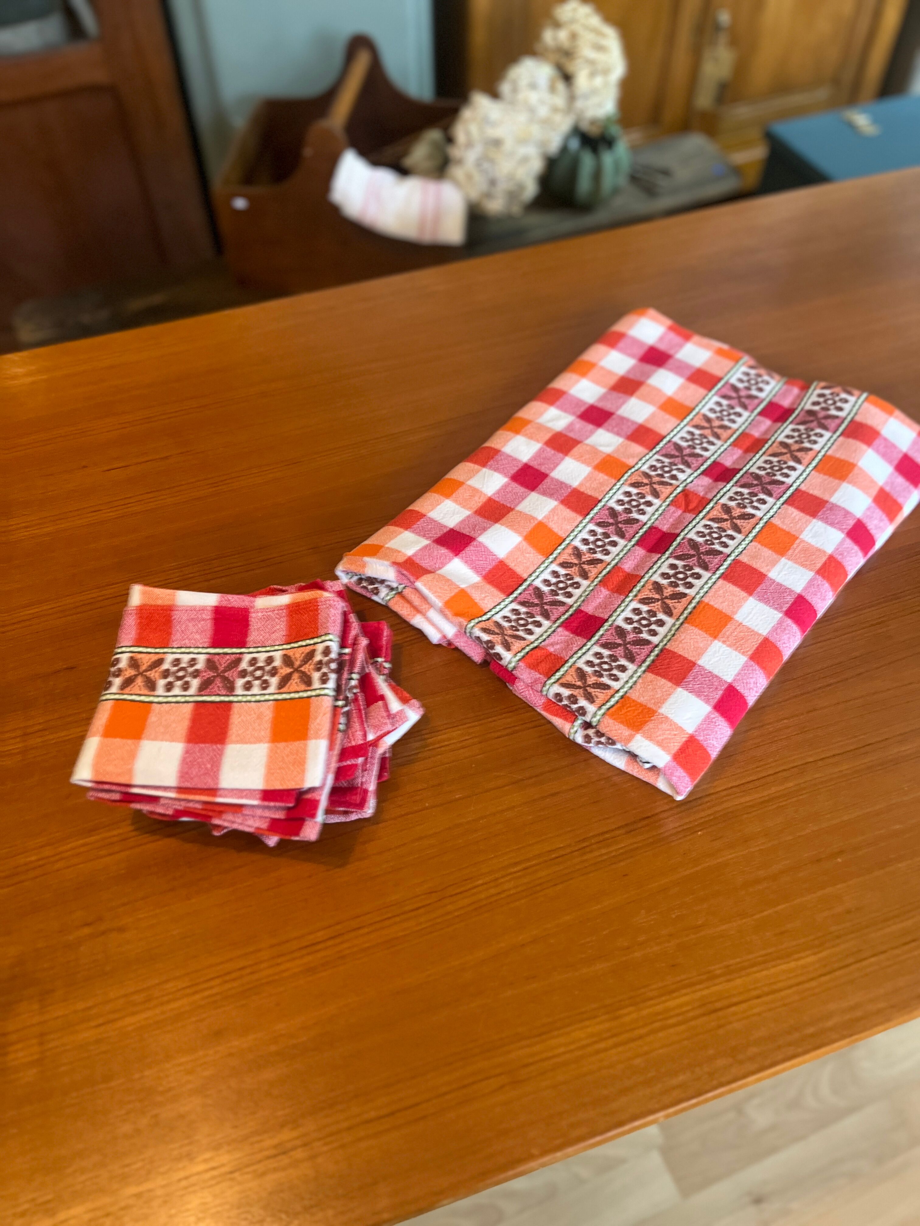 Checkered tablecloth and matching towels