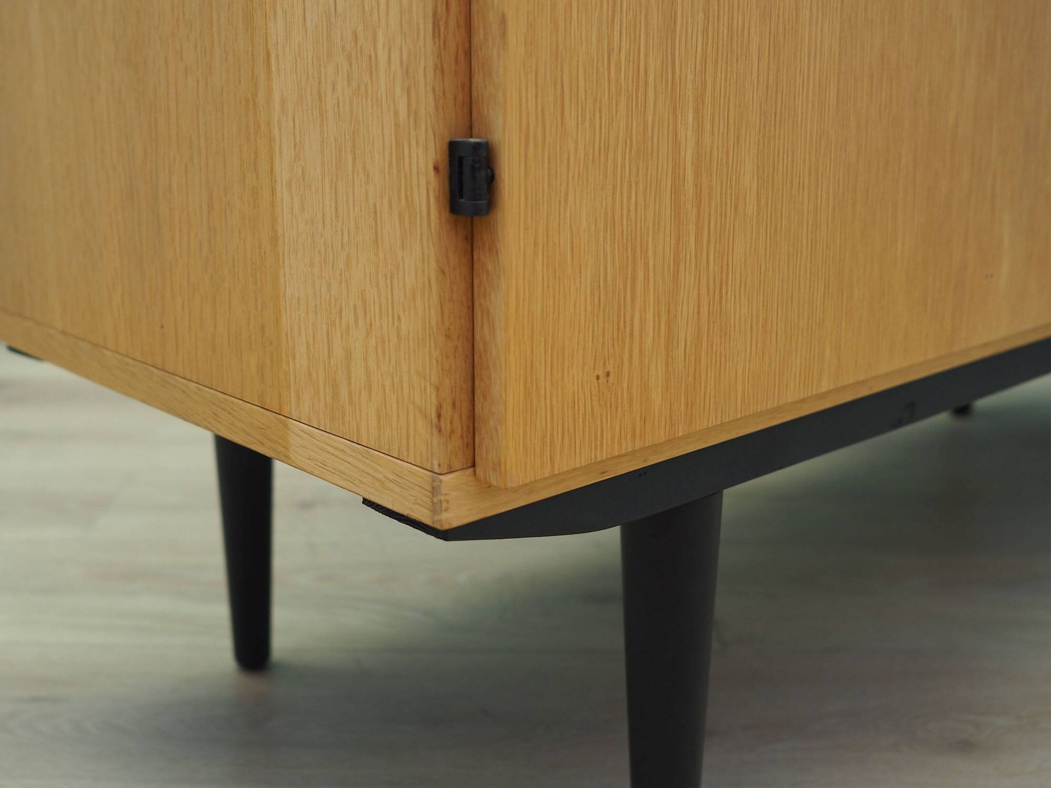 Meuble en frêne, design danois, années 1970, production : Danemark
