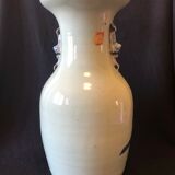 Vase balustre en porcelaine blanc bleu sous couverte céladon XIXe 42,8 cm