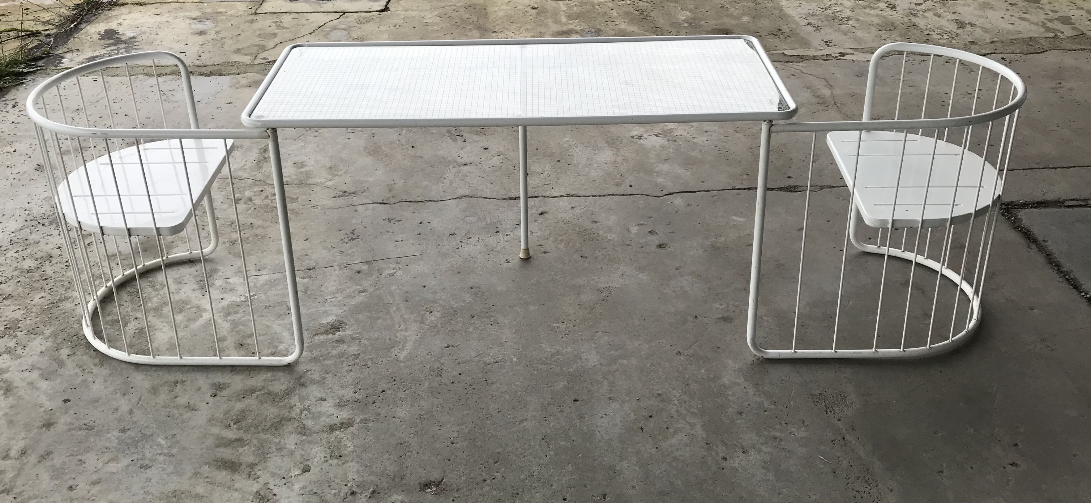 Vintage70's, Emu table in metal and glass, chairs swivelling under the table