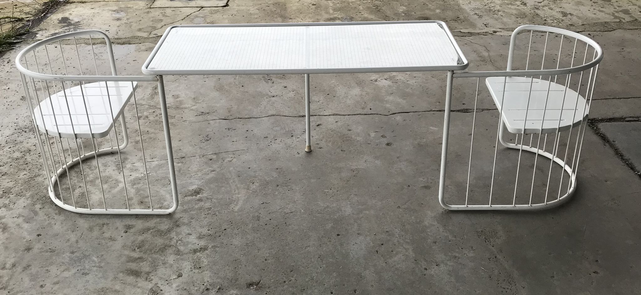 Vintage70's, Emu table in metal and glass, chairs swivelling under the table