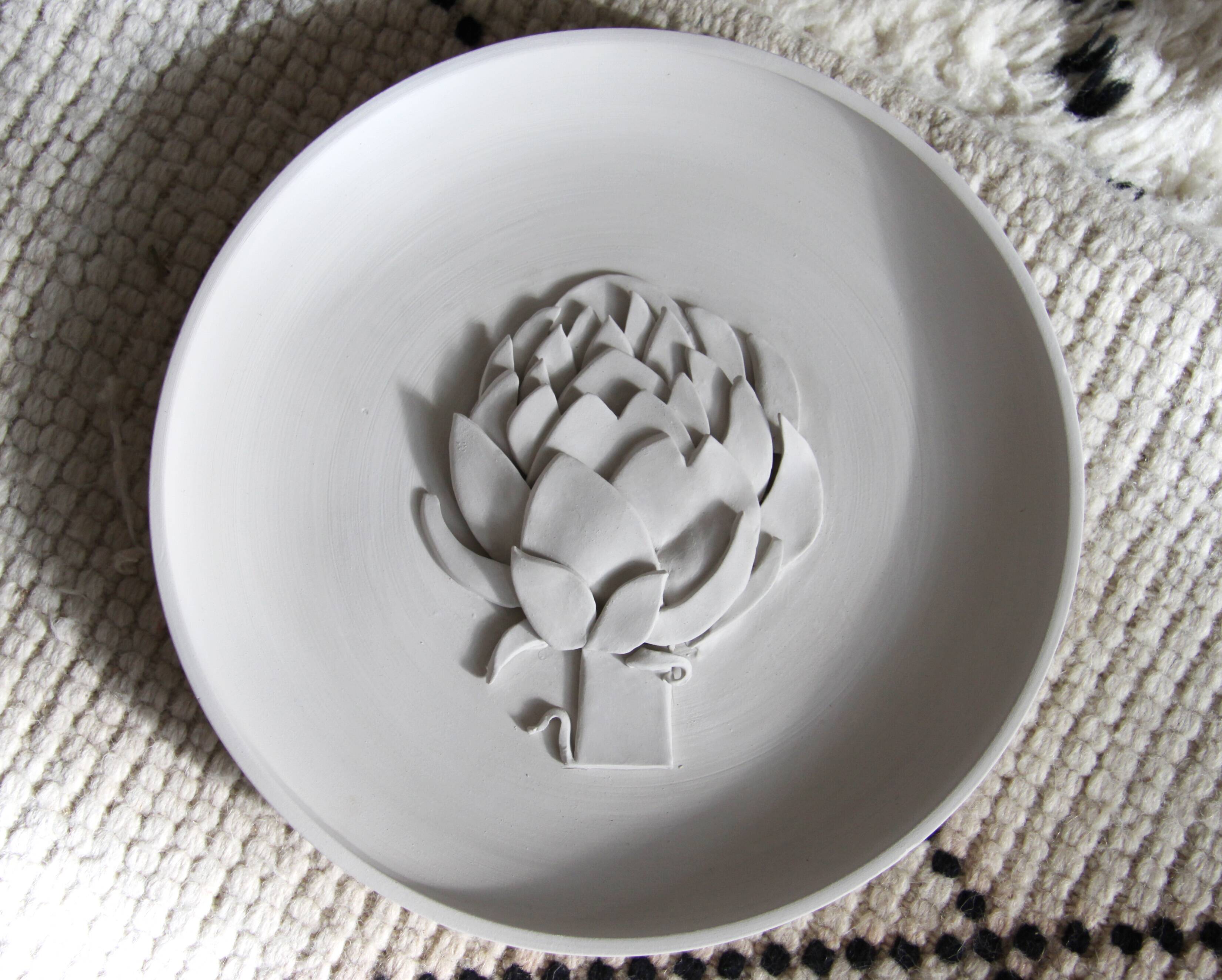 White earthenware centrepiece