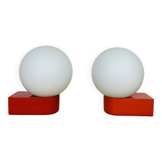 Paire d'appliques space age Inda rouges, globe opaline, 1970