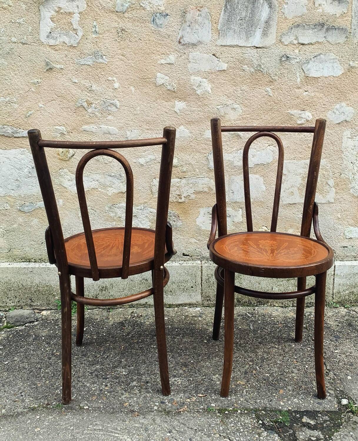 Bentwood bistro chairs in Art Nouveau style