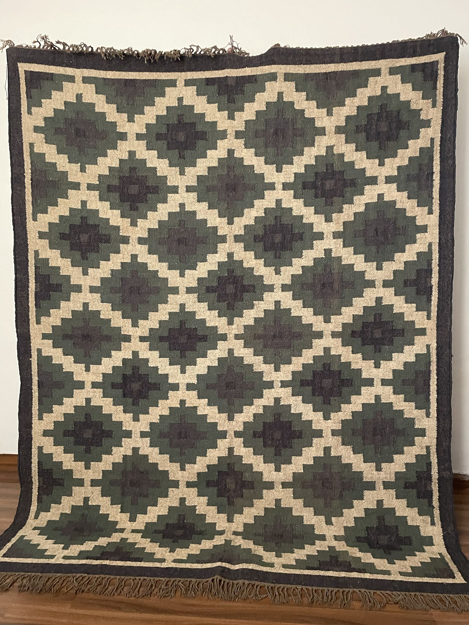 6.5x6.5 ft - handmade jute/wool rug