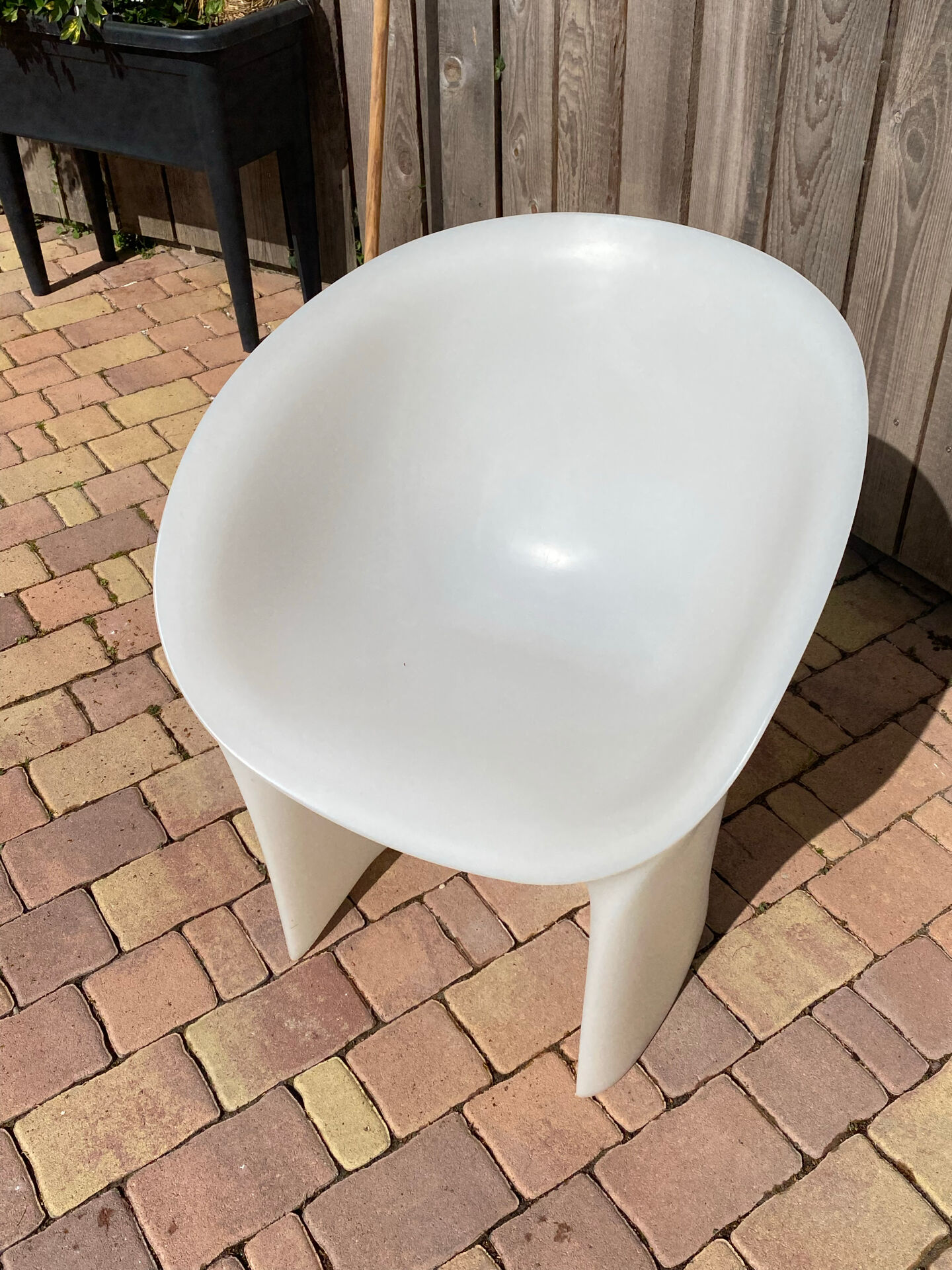 2 chaises moon par moroso, vendues par lot de 2