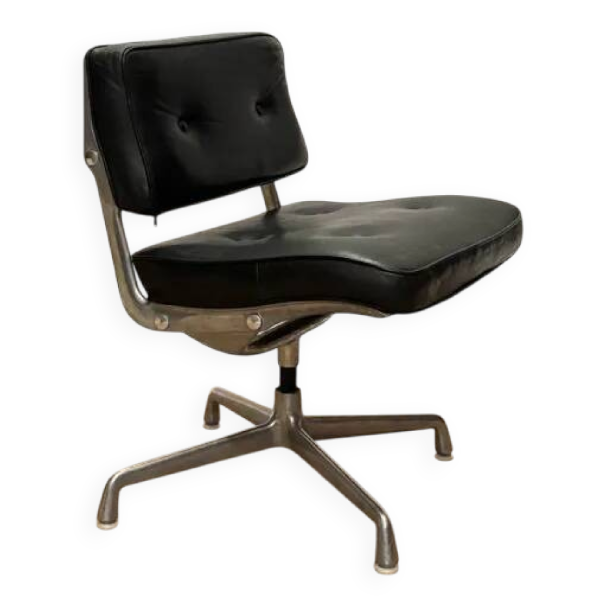 Intermediate Eames chair from the 70s in leather.