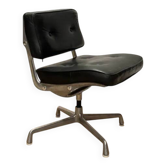Intermediate Eames chair from the 70s in leather.