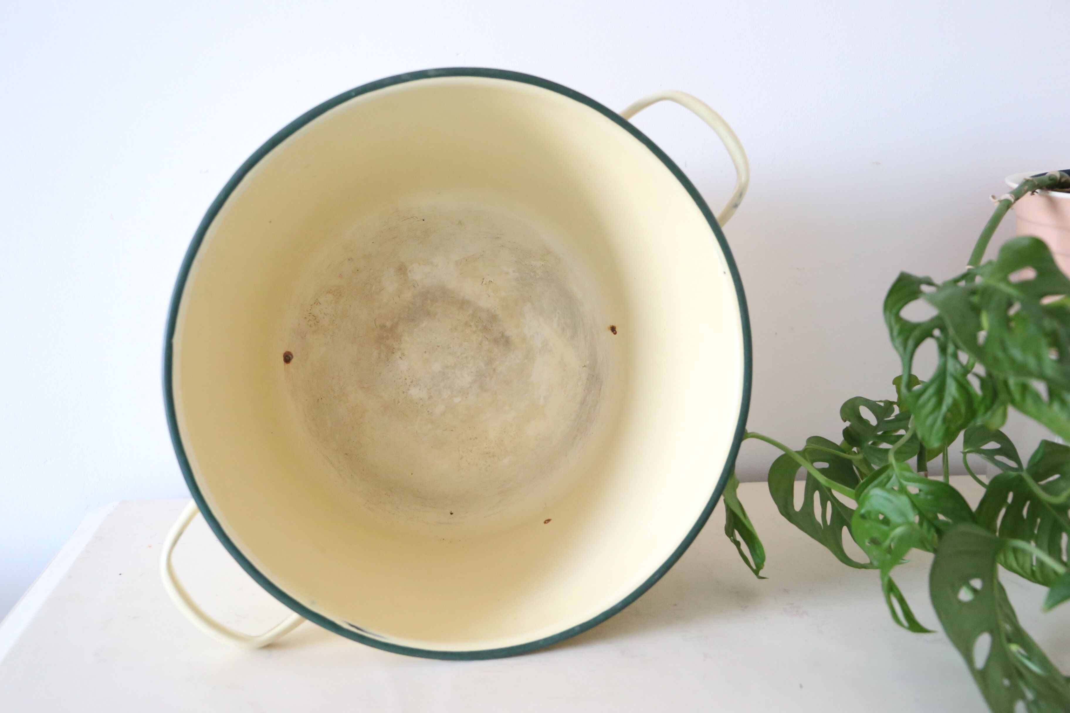 Enamelled metal marmite, pale yellow, vintage