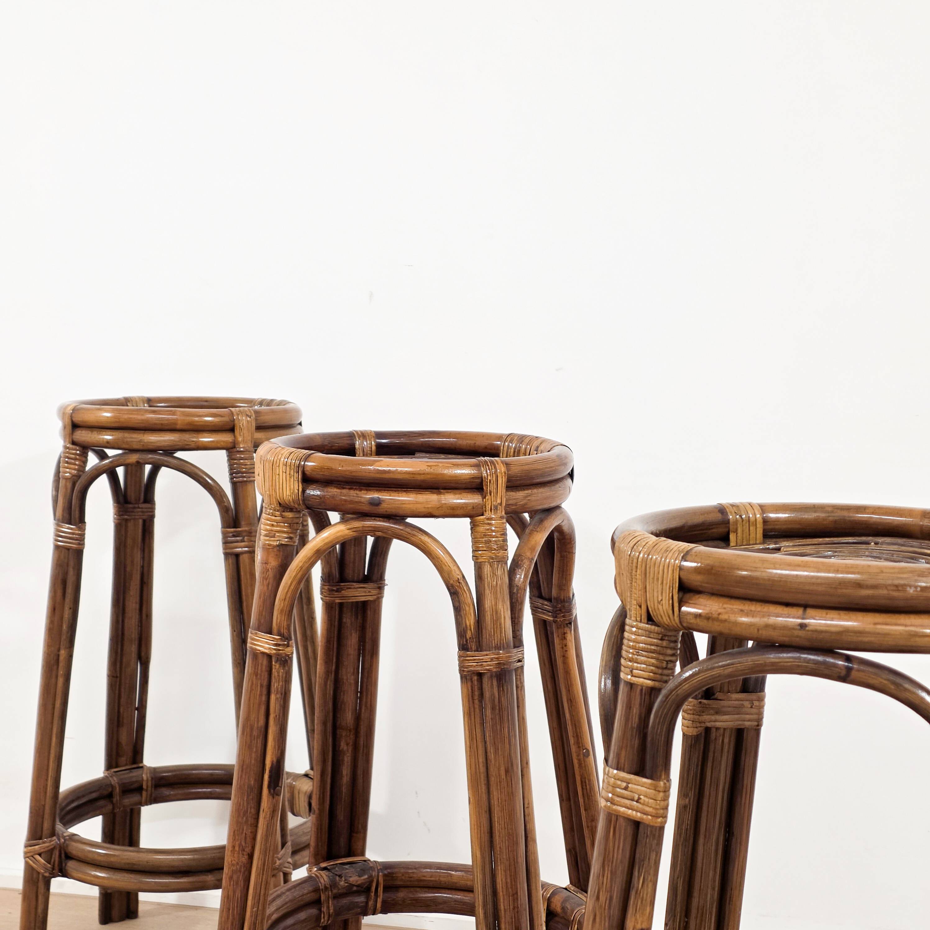 Ensemble de trois tabourets bar en rotin des années 1970