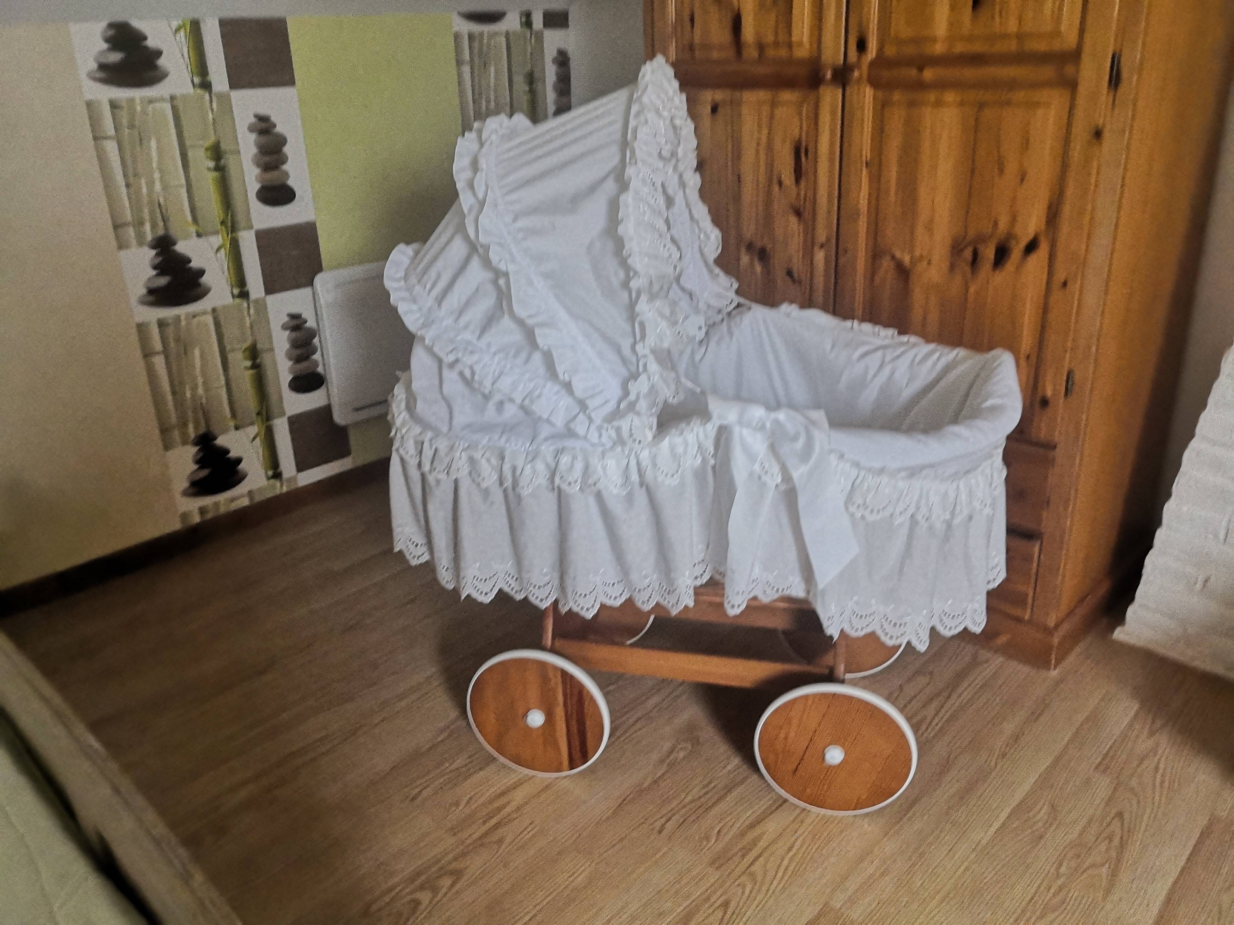 Wicker cradle