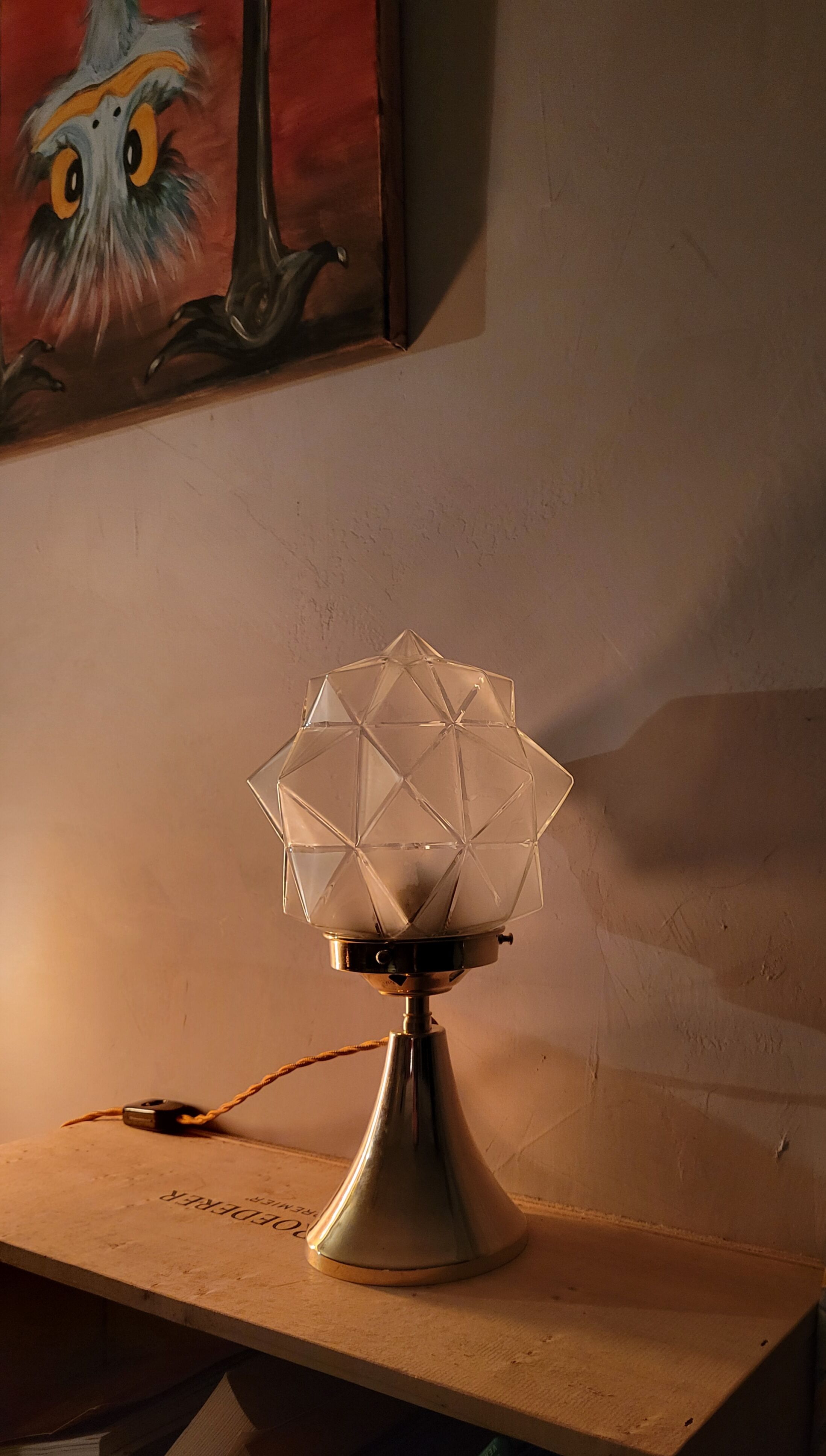 Lampe en laiton avec globe à facettes