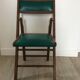 Chaise pliante en bois et skaï vert