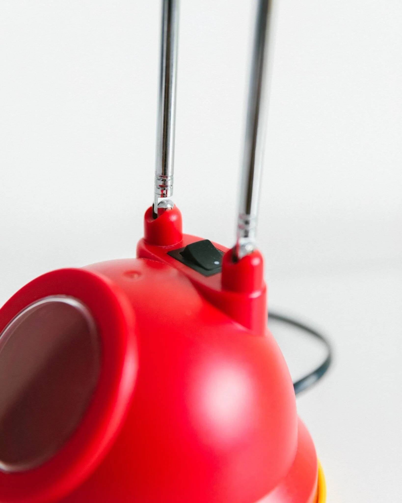Blue-painted metal shade, chrome articulated arm desk lamp in Memphis-style 80s Pop Art with red base and yellow accents