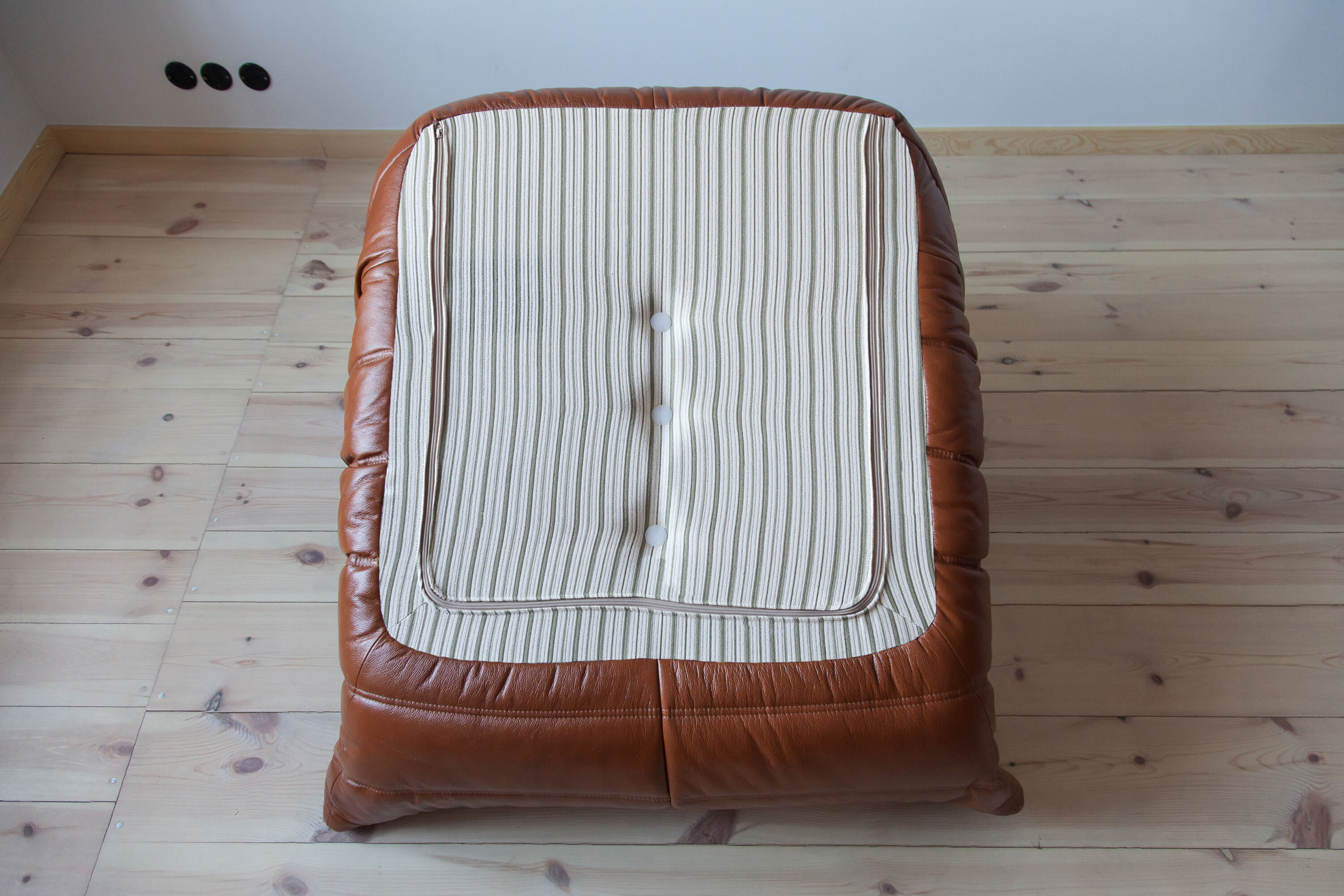 Togo armchair and ottoman model designed by Michel Ducaroy 1973