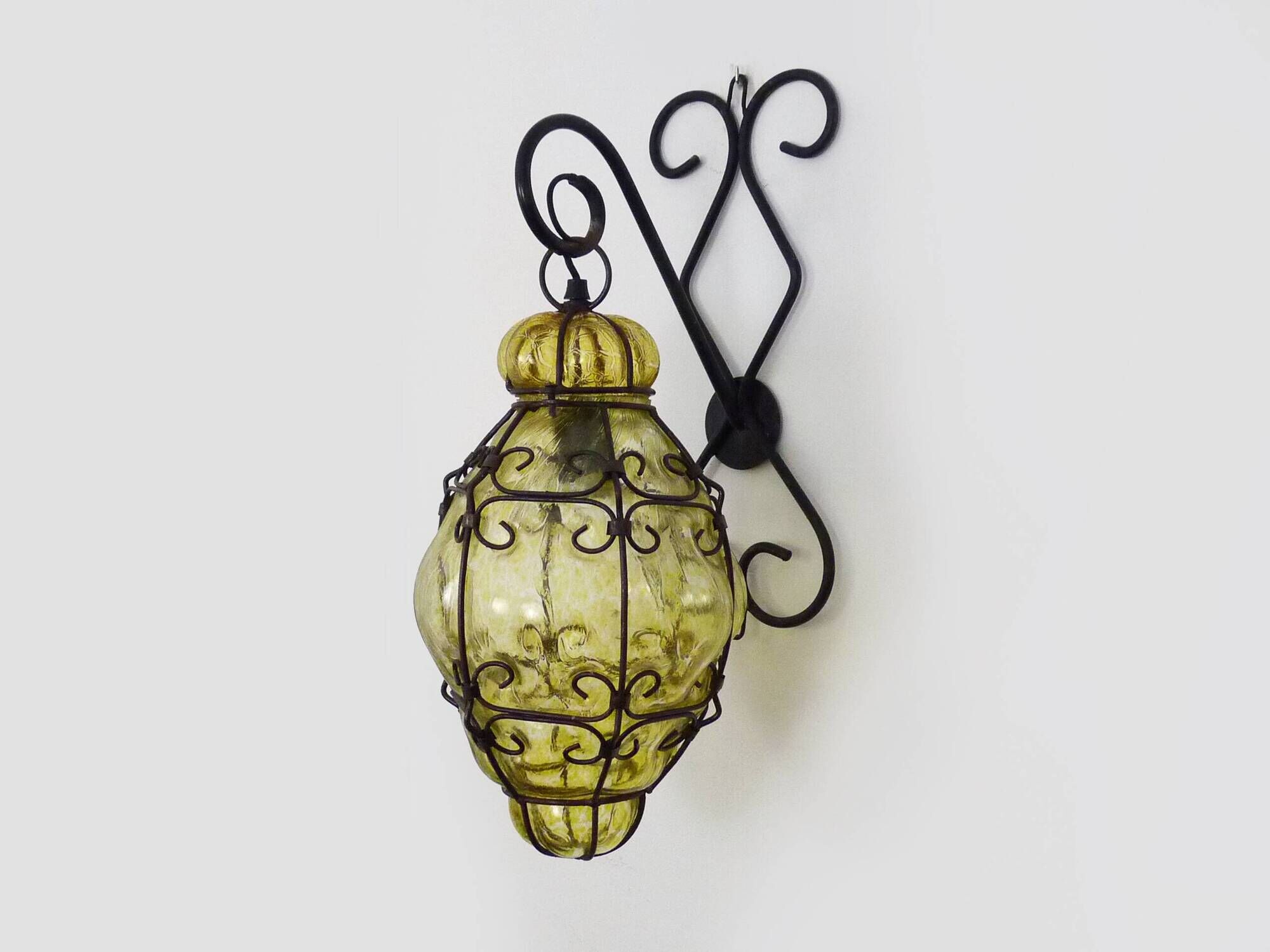 Vintage Italian wall light in transparent yellow blown glass and wrought iron. 70s 80s