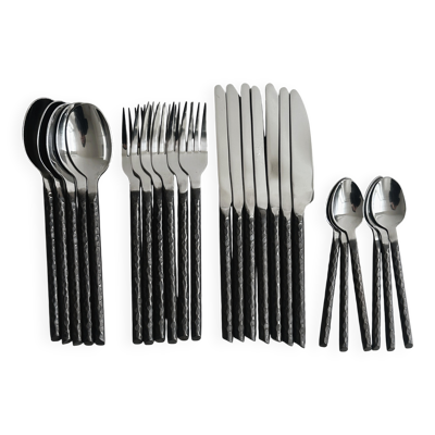 service de couverts en métal forgé