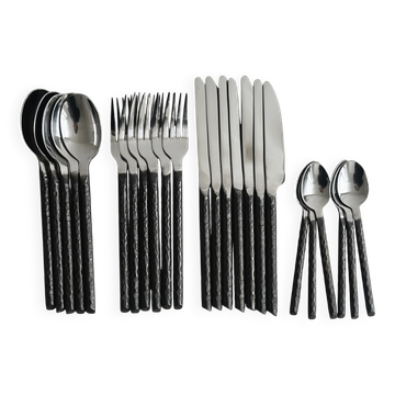 service de couverts en métal forgé