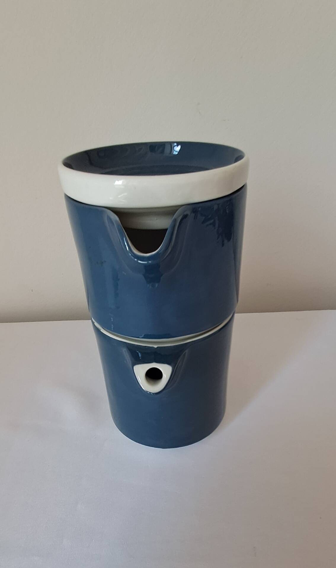 Teapot and milk jug, selfish, stackable. Sarreguemines. 1980s.